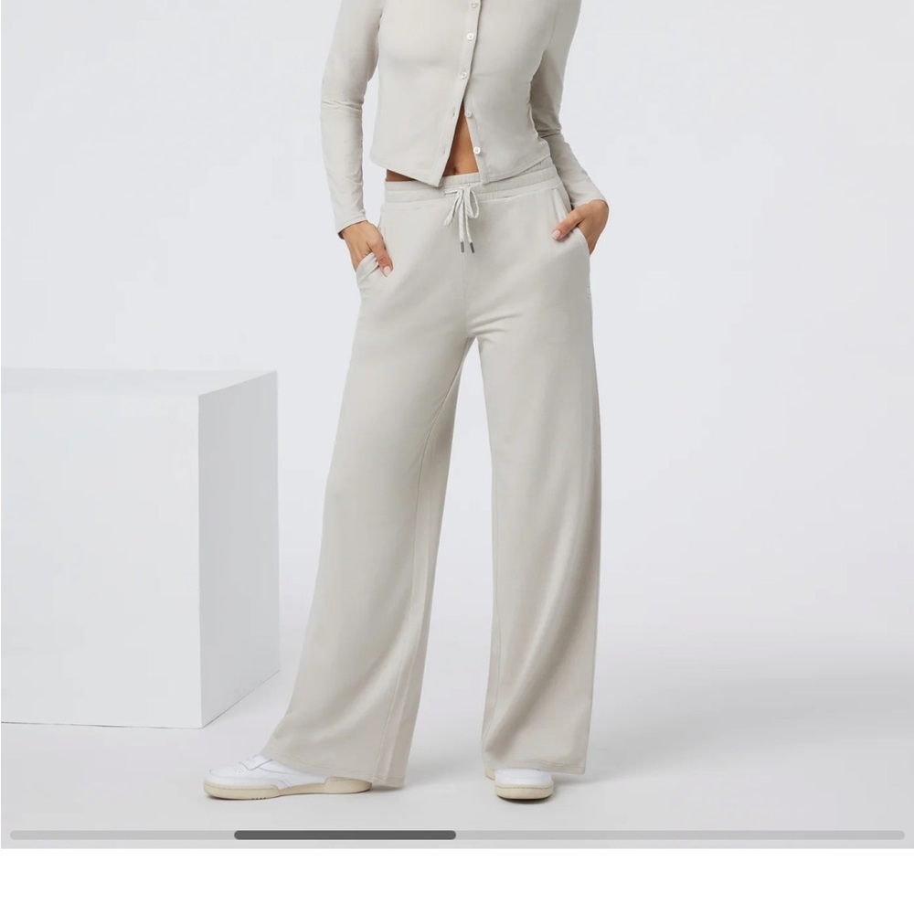 Vuori Halo Essential Wide Leg Pant